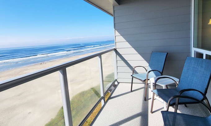 Newport Condo | Oceanfront Condo at Nye Beach with Spectacular Views