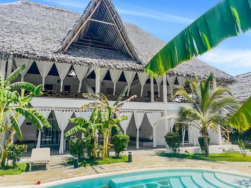 Watamu Apartment | Oceanfront Pool Retreat at Swami Zazu - Maisha Resort