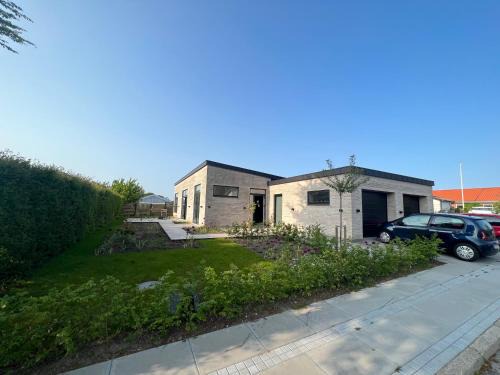 Norresundby House | New Jungle Vibe House: Guest Rated 10/10 & Pet Friendly