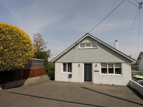 Abersoch House | Pet-Friendly Retreat at Nyth Y Fran - 4-Star Comfort Awaits