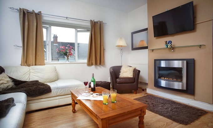 Goodwick House | Relax at Nythfa on the Coastal Path with Ocean Views
