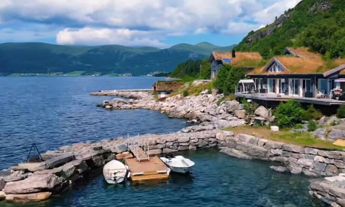 Aheim House | Scenic Getaway Home with Ocean View and Spa Experience