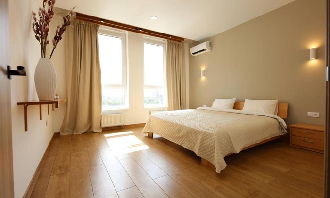 Svyatoshyns'kyi District Apartment | Pet-Friendly Nyvky-Park with High Guest Ratings