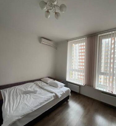 Svyatoshyns'kyi District Apartment | Nyvky Park- Balcony and Bath 64