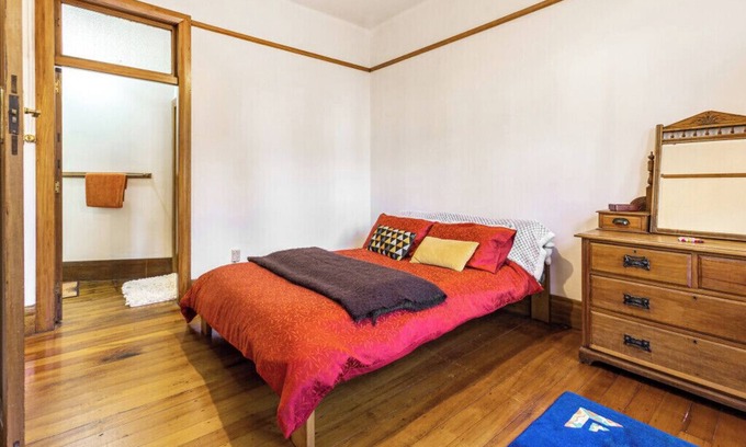 Auckland Central Business District Apartment | Discover NZ's Historic Apartment with Modern Amenities