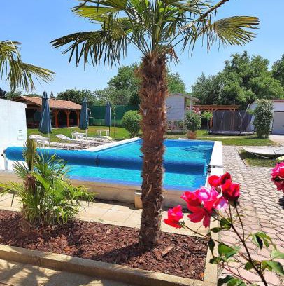Tiszafured Apartment | Discover Oázis Üdülő Tiszafüred: Family-Friendly Retreats