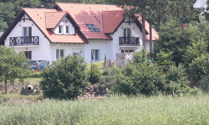 Gwiezdzin House | Family-Friendly Retreat: Ośrodek Rodzinny with Top Amenities