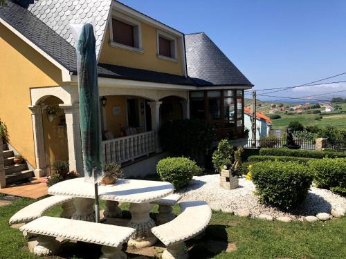 Barizo House | Oceanfront Escape at O Capricho: Guest Rated 9.8/10