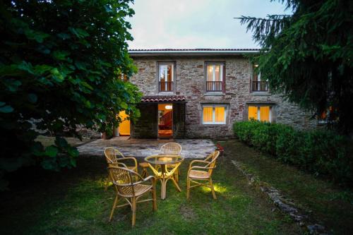 Santiago de Compostela Villa | Discover O Casal das Árbores: Pet-Friendly Retreat Awaits