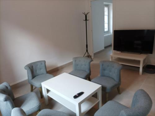 Salins-les-Bains Apartment | Exceptional O'Couvent: Family-Friendly 3-Bedroom Apartment