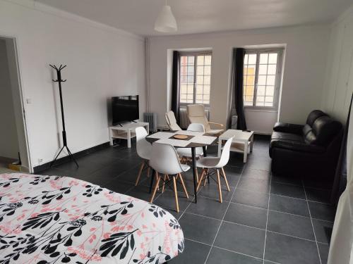 Salins-les-Bains Apartment | O'Couvent: Cozy 1-Bedroom Apartment with Family-Friendly Perks