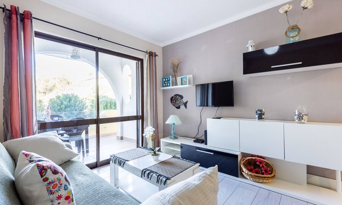 Vale de Centianes Apartment | Relaxing Retreat at O Encanto do Algarve with Family Amenities
