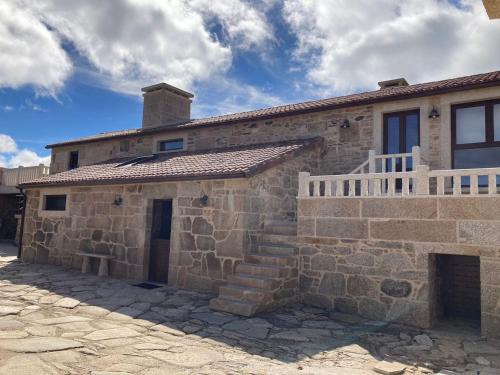 Mazaricos House | Discover O LAR: Family-Friendly Retreat with Hot Tub