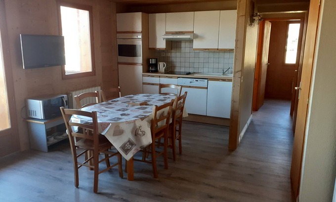 Jarrier Ski Chalet | O'MIKELY: Perfect Retreat for 6 with Family-Friendly Amenities