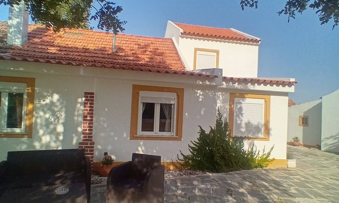 Sao Simao Cottage | O Mundo da Lua Casa Este: Ocean View & Pet Friendly Retreat