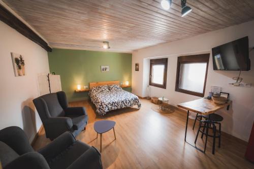 Palas de Rei Apartment | Discover O Noso Recuncho: Pet-Friendly Getaway Awaits