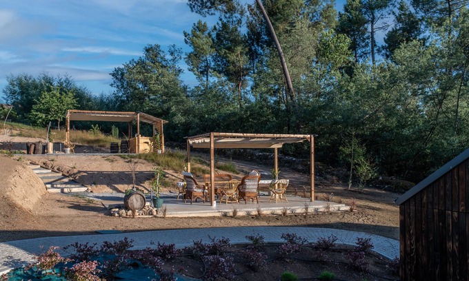 Cenlle Bed & Breakfast | Discover O Rincón dos Sentidos: Top-Rated Pool & Spa