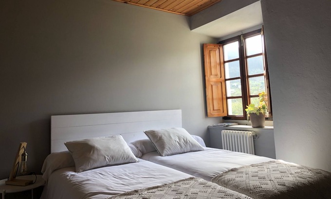 Mera de arriba House | O Roxo: Unwind with Horses in Beautiful Ortegal
