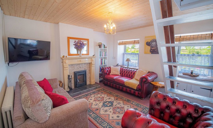 Ballyhale Cottage | O'Sullivan's cottage: with Pool Table, Darts. Golf Course nearby!