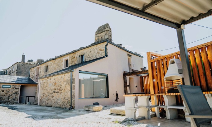 O Vicedo Cottage | Pet-Friendly O Vicedo Beach Resort with Ocean View & Spa