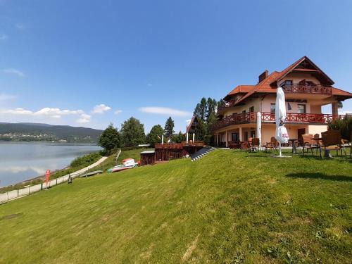 Zywiec House | Oceanfront Retreat at O.W. MEGA: Rated 9.3/10 by Guests