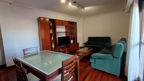 Ourense Apartment | Discover O Xardín Termal - Ideal for Family Getaways