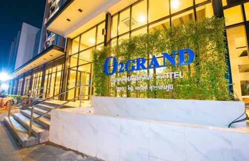 Bang Chalong Hotel | O2 Hotel: Oceanfront 5-Star Retreat with Pool and Spa