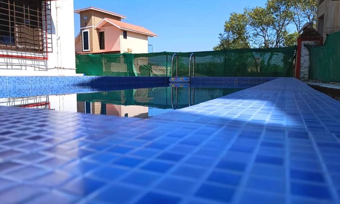 Kurvande Villa | Inviting O2 Villa: Pet-Friendly Escape with Pool & Hot Tub
