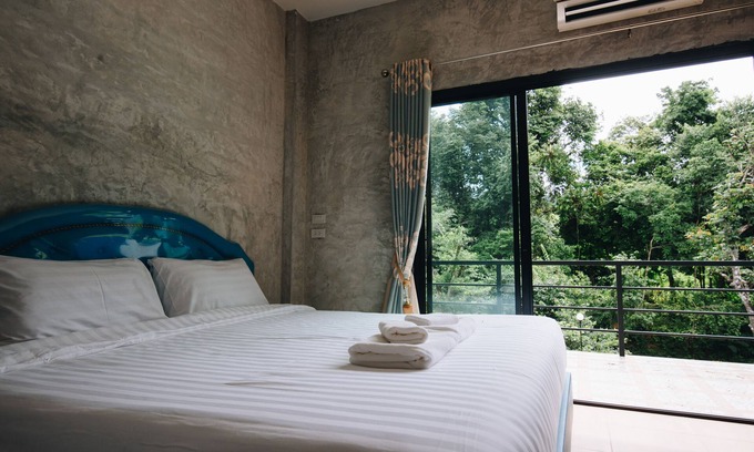 Makham Hotel | Explore O2 Zone Chanthaburi: Family-Friendly & Dining Options