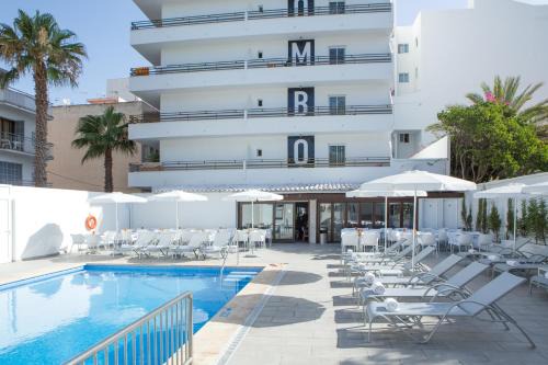 S'Illot-Cala Morlanda Hotel | Relax at Mix Colombo with Oceanfront Views & Pool Access