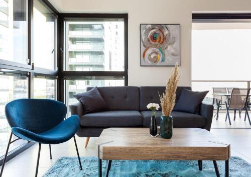Bat Yam Apartment | Experience Oceanfront Bliss at O&O Group - 4-Star Retreat