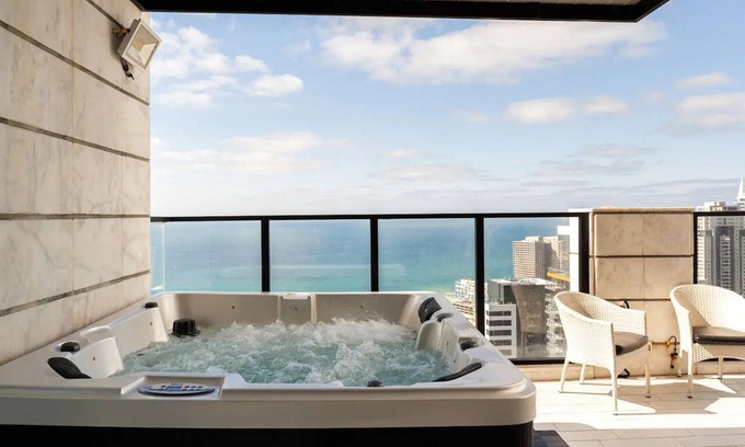 Bat Yam Apartment | O&O Group: Penthouse with Jacuzzi & Oceanfront Views
