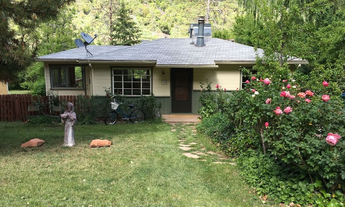 Sedona Cottage | Cozy Oak Creek Canyon Cottage: Guest Rated 9.8, Pet Friendly