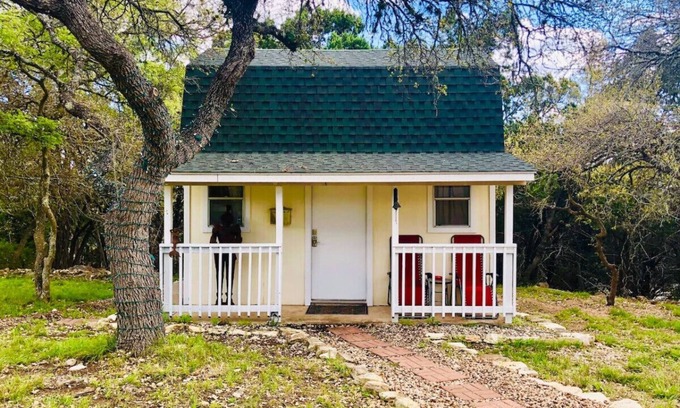 New Braunfels Cabin | Oak Crest Haus between New Braunfels & Canyon Lake