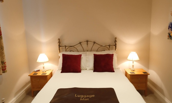 Sevenoaks Apartment | Family-Friendly Oak End Lodge Apartment with Kitchen Access