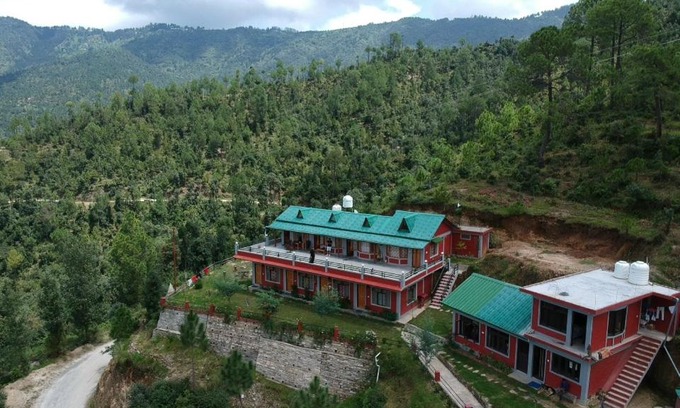 Kaul Hotel | Discover Oak Essence: Family-Friendly with Dining Options