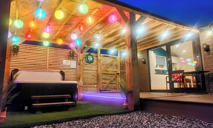 Swadlincote Cottage | Oak