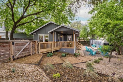Rosewood House | Discover Oak Grove Bungalow: Pet-Friendly Family Retreat