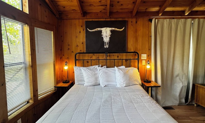 Three Rivers Cabin | Secluded Cabin with Breathtaking Mountain Views & Wifi