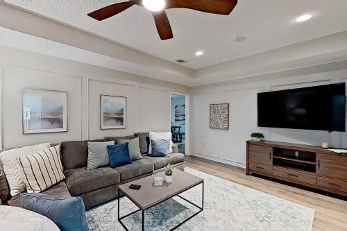 Grand Prairie House | Family-Friendly Getaway at Oak Haven with Great Amenities