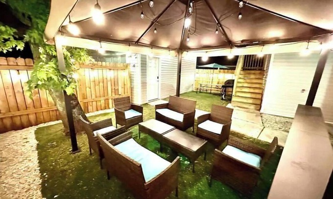 Oak Park House | Spacious Oak Park Retreat with Spa & Family-Friendly Amenities