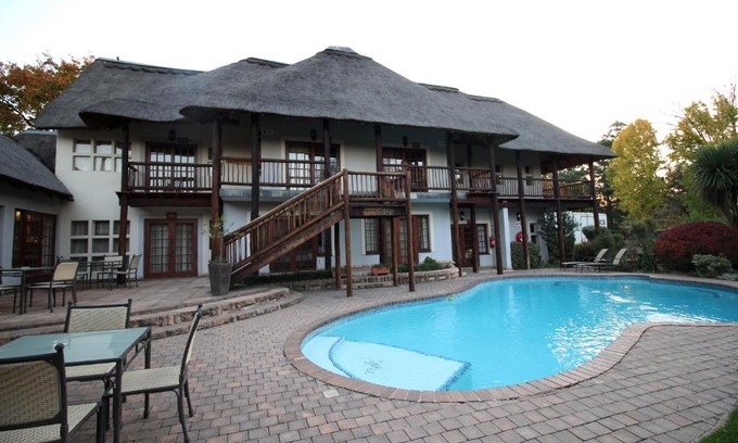 Kokstad House | Pet-Friendly Oak Park Conference Centre with Pool & Kitchen