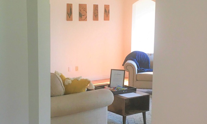 Omak House | Experience Oak Street Farm House: Guest Rated 10/10 Getaway