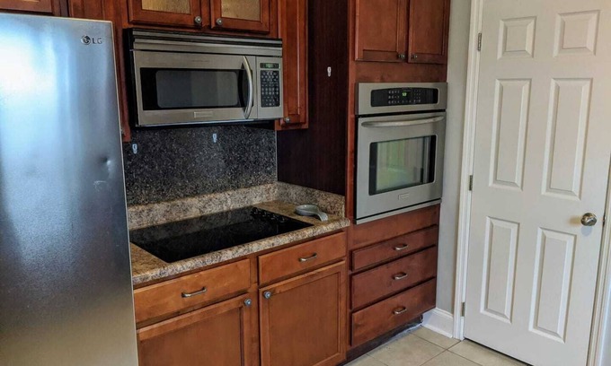 Calhoun Apartment | Discover Oak Terrace: River Access, Pool & Pet Friendly