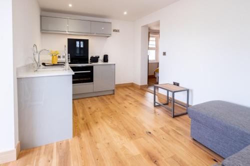 Pettistree Apartment | Pet-Friendly Oak – Three Tuns Apartments with Great Reviews