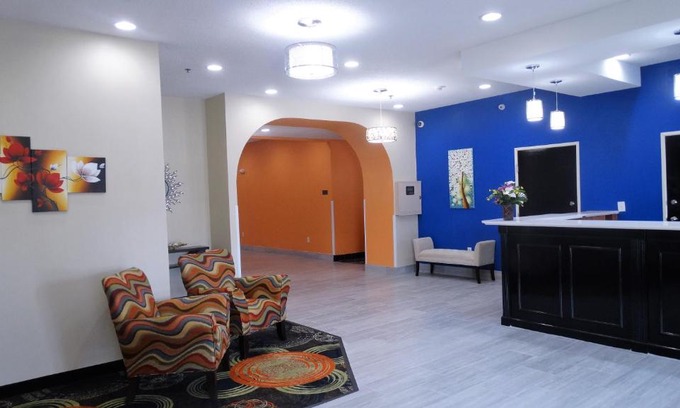 Claxton Hotel | Welcoming Oak Tree Inn & Suites: Family-Friendly Comfort