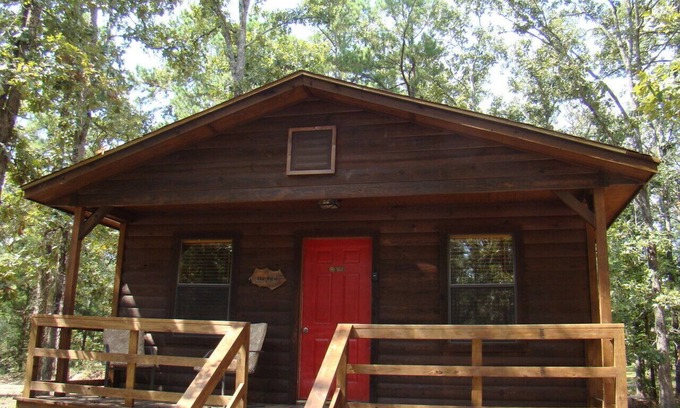 Hochatown Cabin | Inviting Oak View Retreat in Broken Bow with Spa & Hot Tub