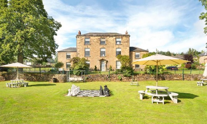 Alfreton House | Pet-Friendly Oakerthorpe Holiday Village with Hot Tub & Fireplace