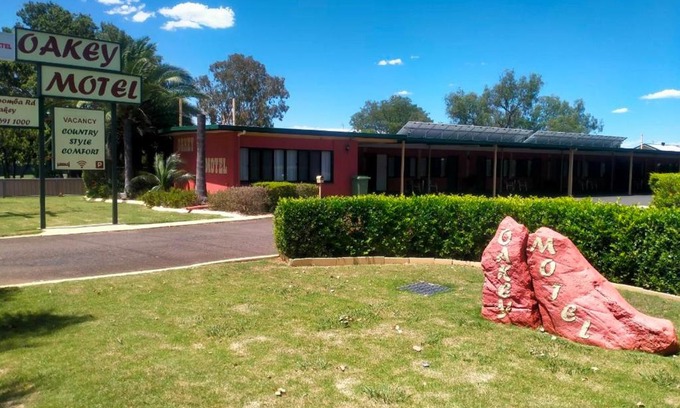 Oakey Hotel | Family-Friendly Oakey Motel - Rated 8/10 with Kitchenette