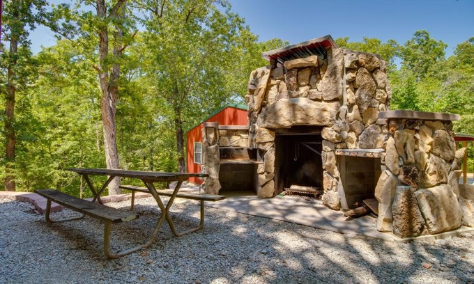 Oakland House | Peaceful Oakland Oasis: Family & Pet Friendly Retreat